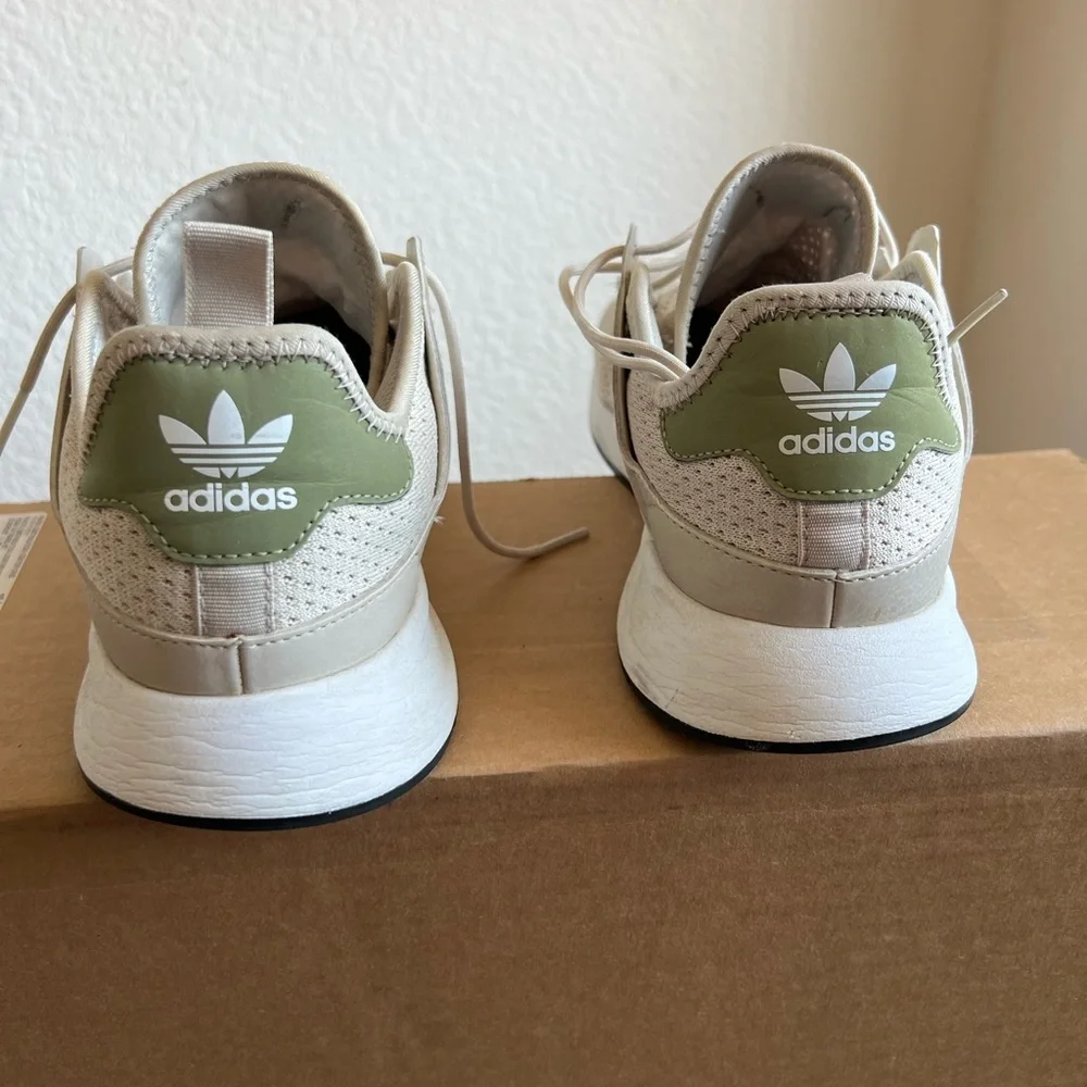 Adidas Sneakers size 9 - Picture 7 of 9